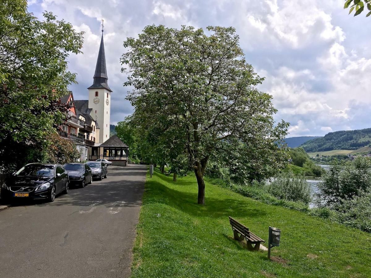 Gastehaus Hoffmann Bed & Breakfast Farschweiler Exterior photo